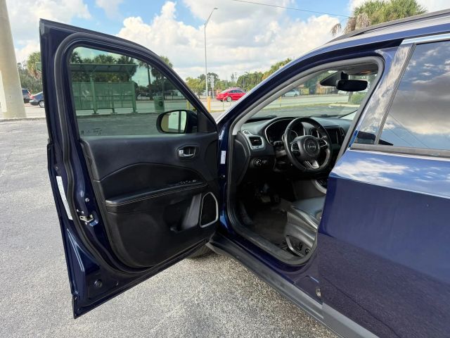 
								2018 Jeep Compass Latitude Sport Utility 4D full									