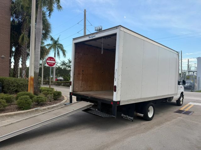 
								2021 Ford E350 Super Duty Cutaway Cutaway Van 2D full									