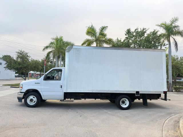
								2021 Ford E350 Super Duty Cutaway Cutaway Van 2D full									