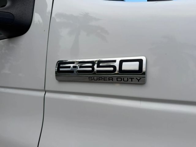 
								2021 Ford E350 Super Duty Cutaway Cutaway Van 2D full									