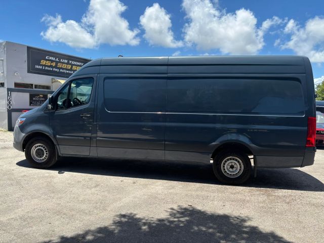 
								2019 Mercedes-Benz Sprinter 2500 Cargo High Roof w/170  WB Van 3D full									