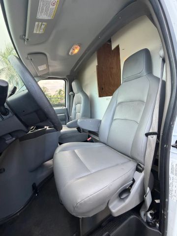 
								2021 Ford E350 Super Duty Cutaway Cutaway Van 2D full									