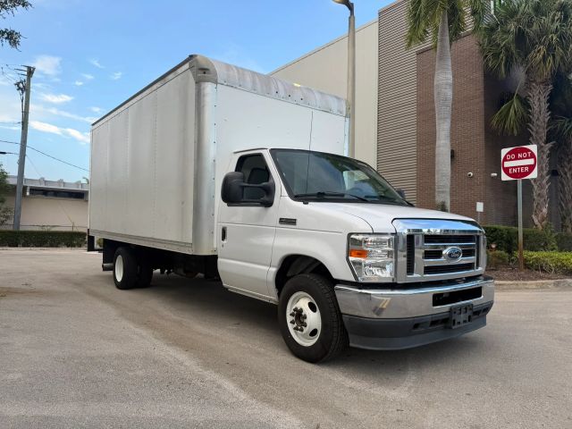 2021 Ford E350 Super Duty Cutaway Cutaway Van 2D