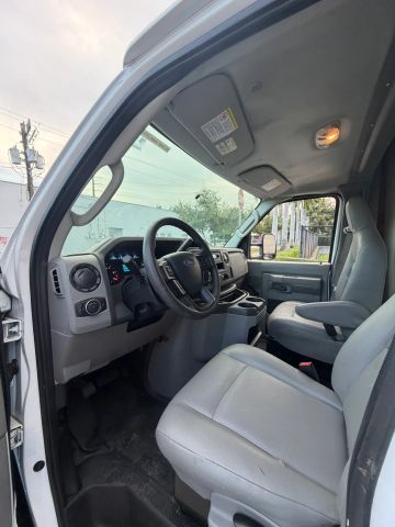 
								2021 Ford E350 Super Duty Cutaway Cutaway Van 2D full									
