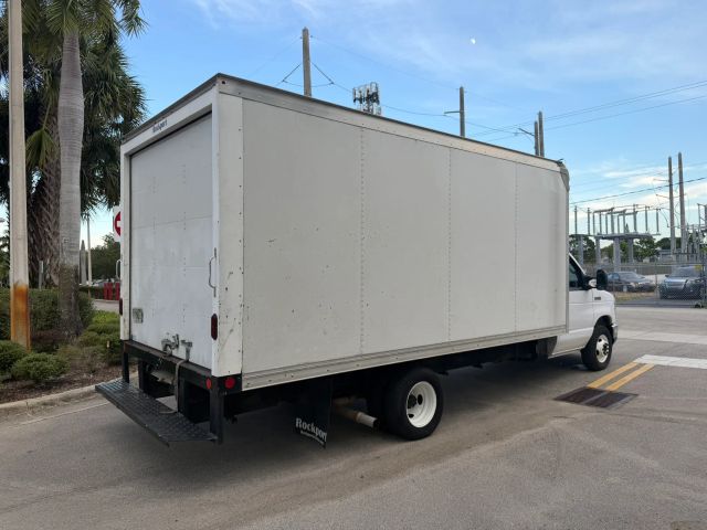
								2021 Ford E350 Super Duty Cutaway Cutaway Van 2D full									