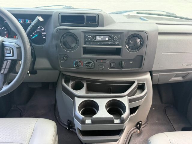 
								2021 Ford E350 Super Duty Cutaway Cutaway Van 2D full									