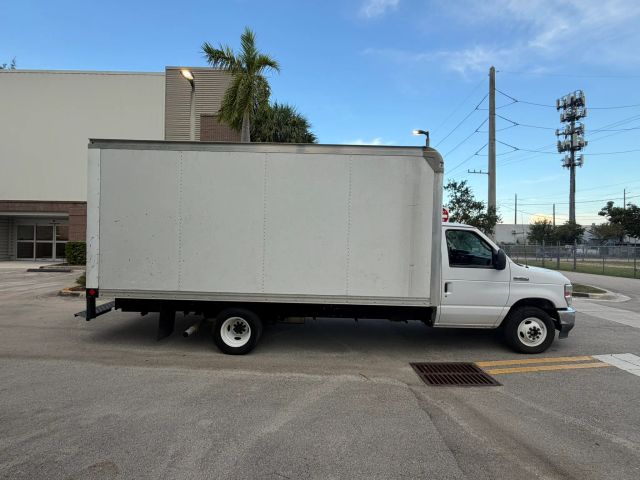 
								2021 Ford E350 Super Duty Cutaway Cutaway Van 2D full									