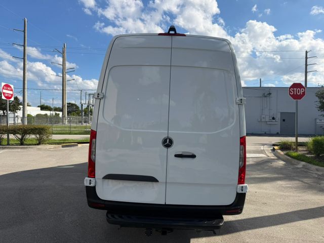 
								2023 Mercedes-Benz Sprinter 2500 Cargo High Roof w/170  WB Van 3D full									
