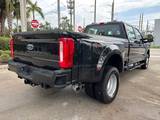 
								2023 Ford F350 Super Duty Crew Cab XL Pickup 4D 8 ft full									