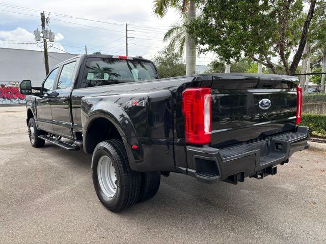 
								2023 Ford F350 Super Duty Crew Cab XL Pickup 4D 8 ft full									
