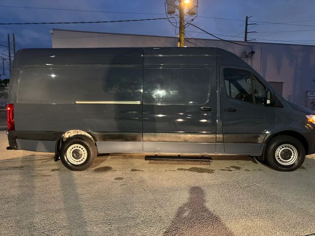 
								2019 Mercedes-Benz Sprinter 2500 Cargo High Roof w/170  WB Van 3D full									