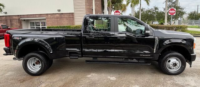 
								2023 Ford F350 Super Duty Crew Cab XL Pickup 4D 8 ft full									