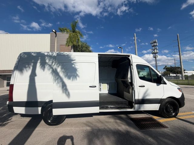 
								2023 Mercedes-Benz Sprinter 2500 Cargo High Roof w/170  WB Van 3D full									