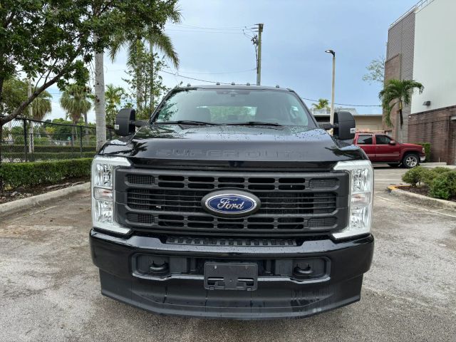 
								2023 Ford F350 Super Duty Crew Cab XL Pickup 4D 8 ft full									