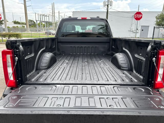 
								2023 Ford F350 Super Duty Crew Cab XL Pickup 4D 8 ft full									