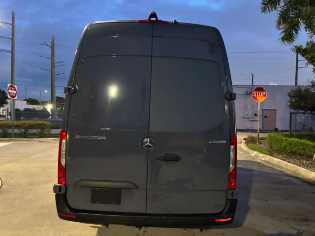 
								2019 Mercedes-Benz Sprinter 2500 Cargo High Roof w/170  WB Van 3D full									