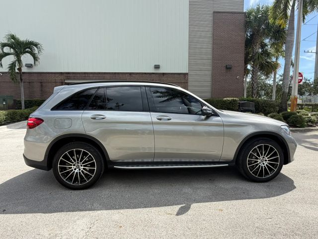 
								2019 Mercedes-Benz GLC GLC 300 Sport Utility 4D full									