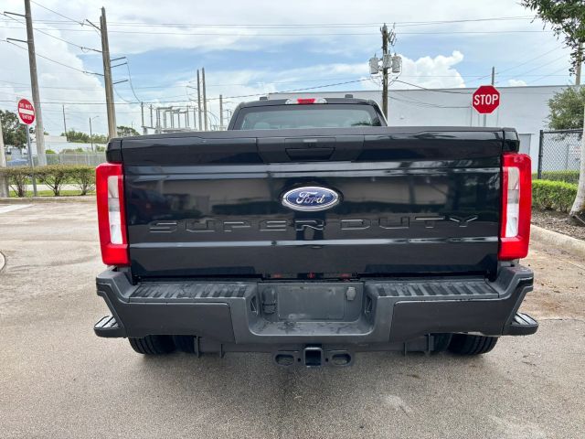 
								2023 Ford F350 Super Duty Crew Cab XL Pickup 4D 8 ft full									