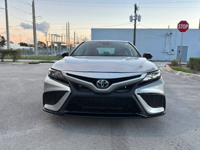 
								2021 Toyota Camry SE Sedan 4D full									