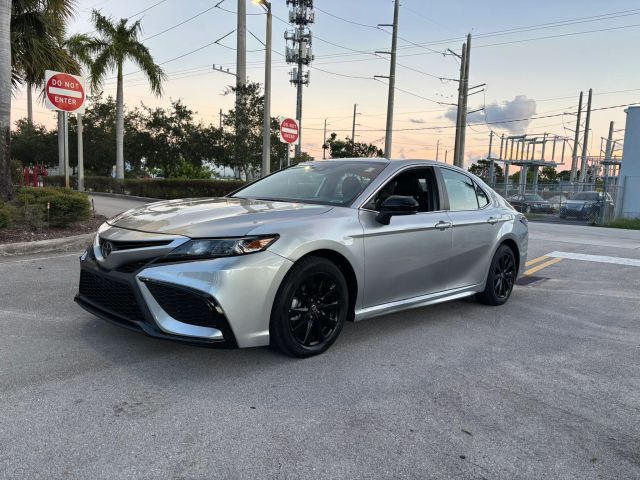 
								2021 Toyota Camry SE Sedan 4D full									
