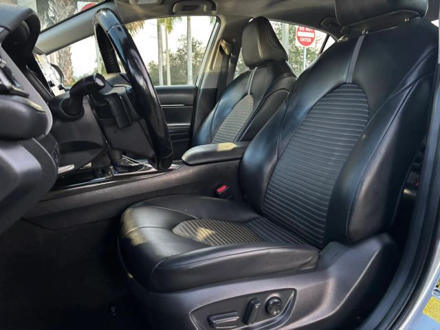 
								2021 Toyota Camry SE Sedan 4D full									