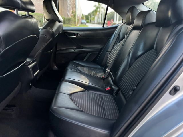 
								2021 Toyota Camry SE Sedan 4D full									