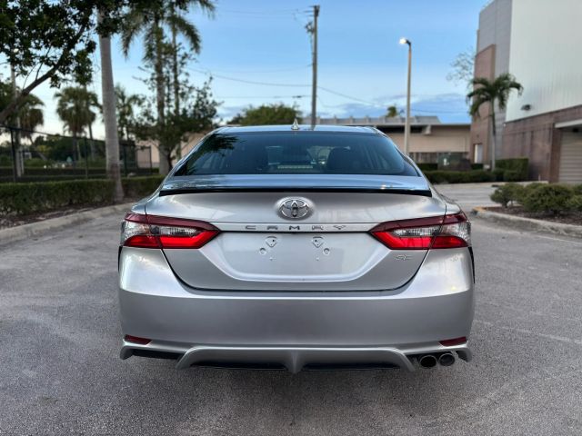 
								2021 Toyota Camry SE Sedan 4D full									