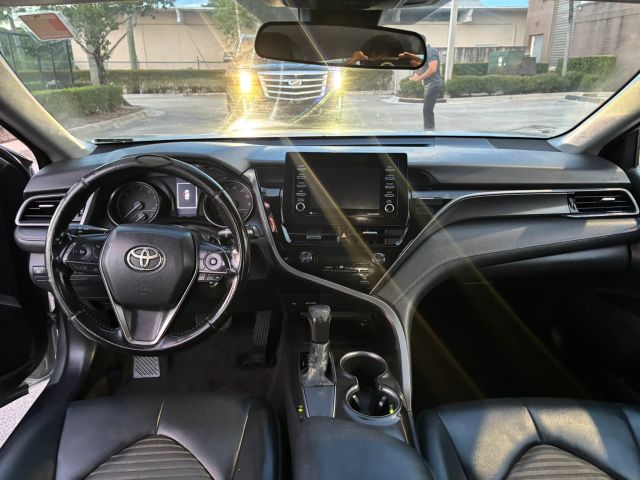 
								2021 Toyota Camry SE Sedan 4D full									